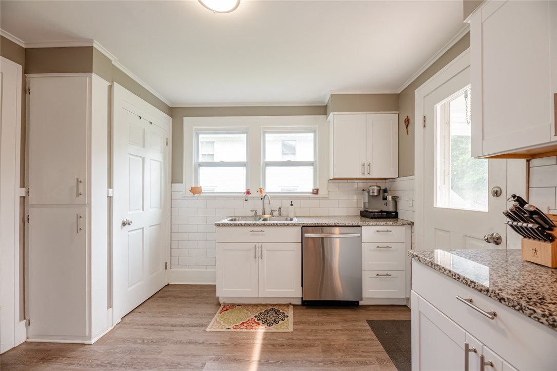 136 Dunning Avenue Webster, NY 14580 - Photo 10 of 40