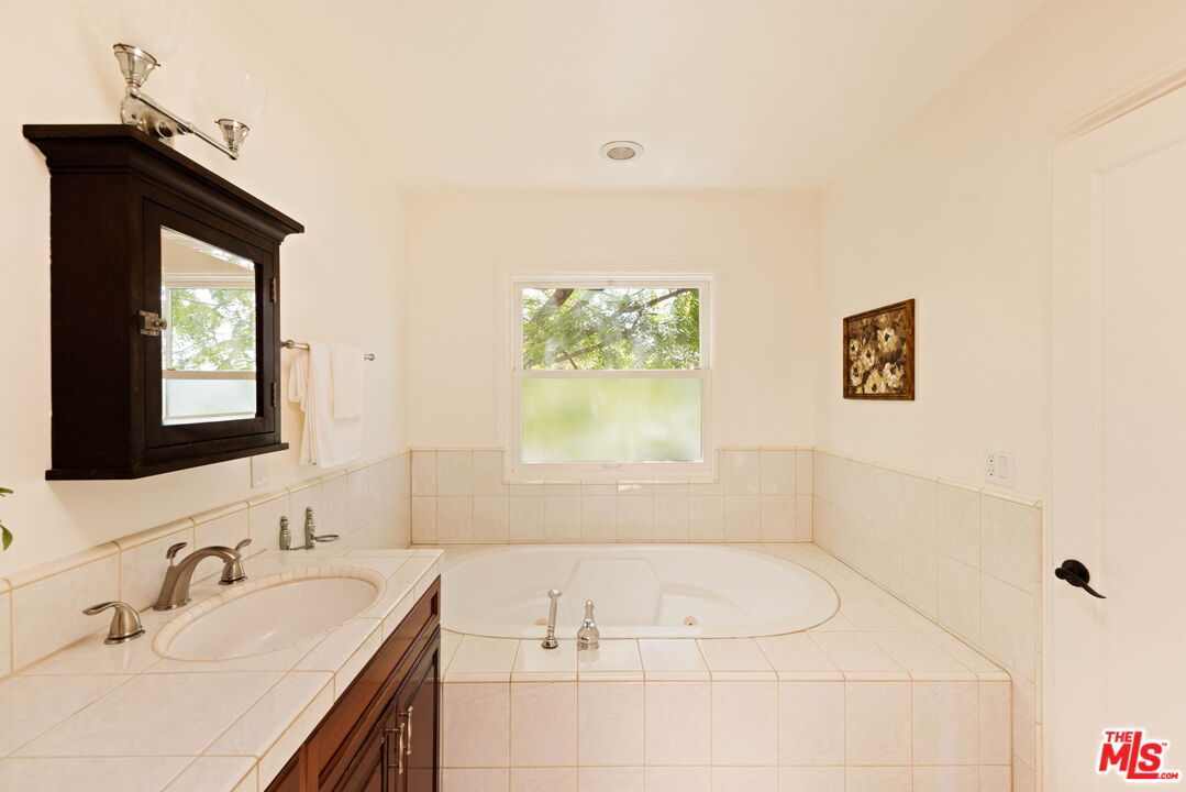 2010 Ridgeview Avenue Los Angeles, CA 90041 - Photo 17 of 54