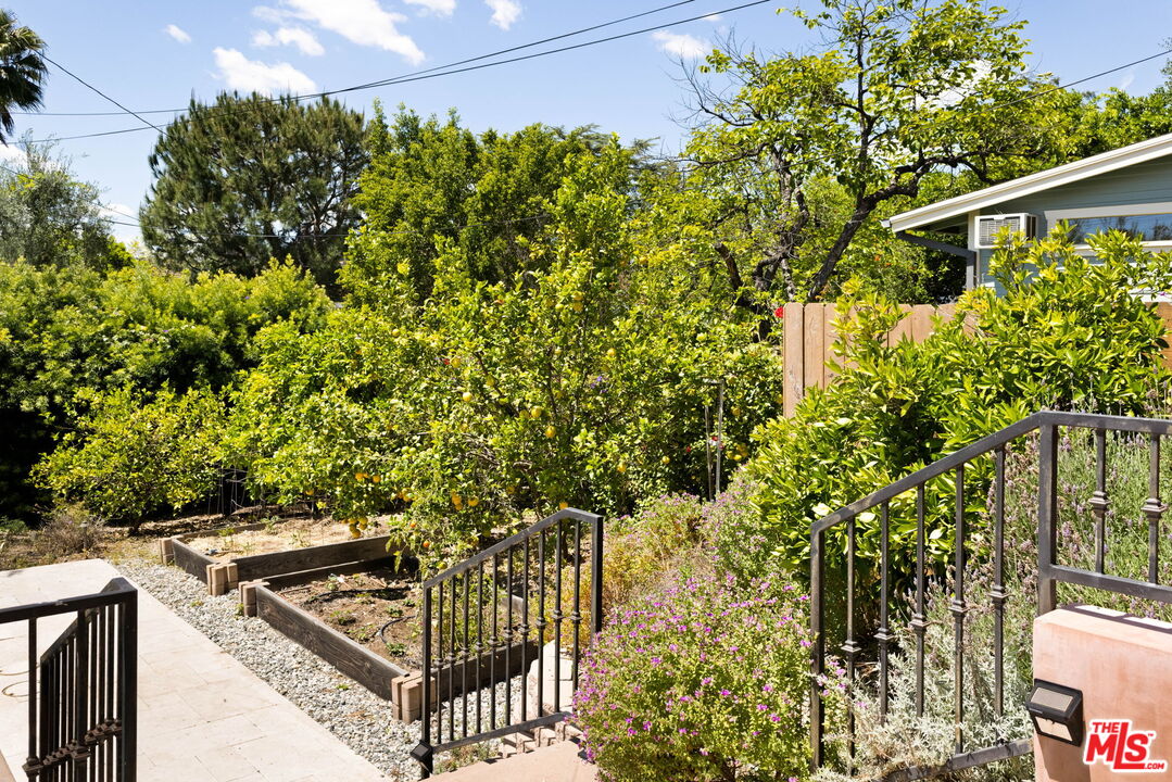 2010 Ridgeview Avenue Los Angeles, CA 90041 - Photo 42 of 54