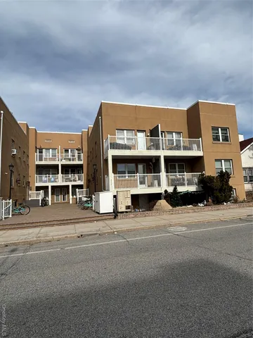 $2,300 | 251-255 West Broadway, Unit 203, Long Beach, NY 11561