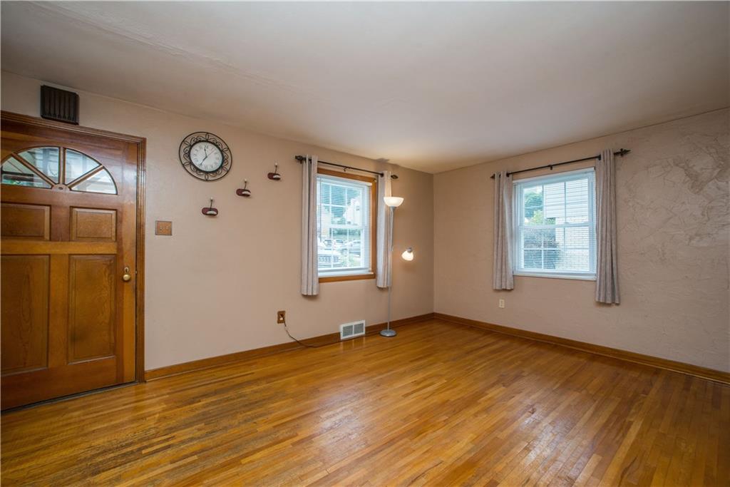 3560 Middleboro Road Pittsburgh, PA 15234 - Photo 4 of 24 Gallery Image 4