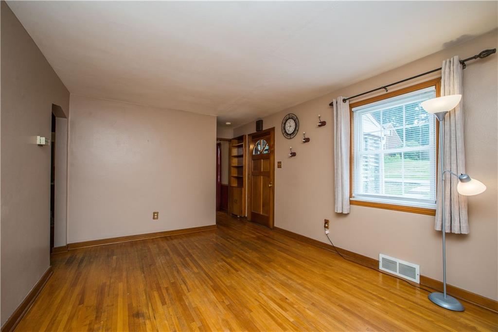 3560 Middleboro Road Pittsburgh, PA 15234 - Photo 5 of 24 Gallery Image 5