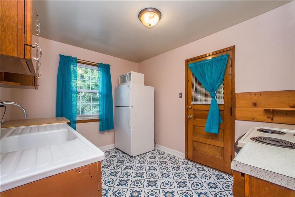 3560 Middleboro Road Pittsburgh, PA 15234 - Photo 9 of 24 Gallery Image 9
