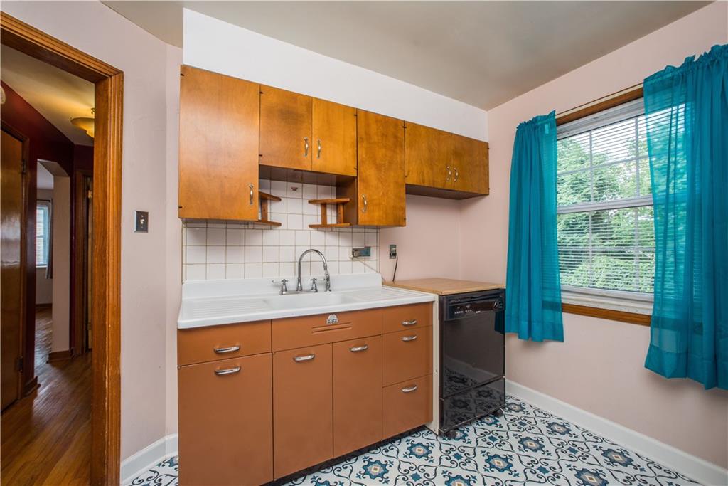 3560 Middleboro Road Pittsburgh, PA 15234 - Photo 10 of 24 Gallery Image 10