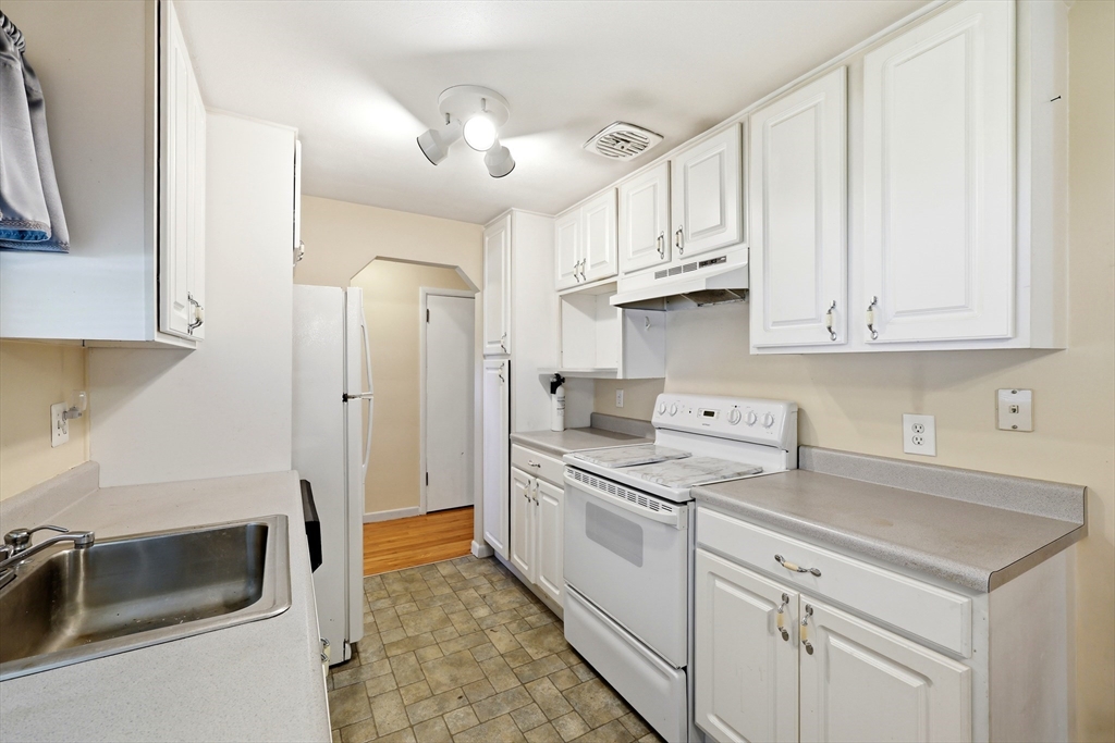 80 Gatewood Road Springfield, MA 01119 - Photo 14 of 30 Gallery Image 14