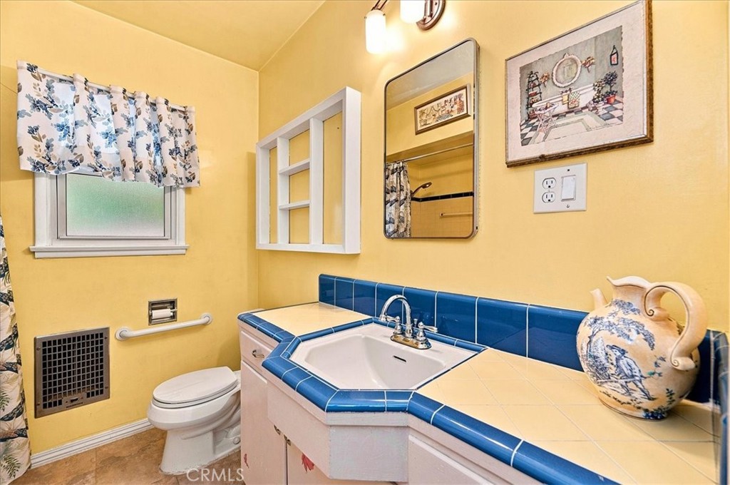 6080 Lawson Way Riverside, CA 92506 - Photo 20 of 31 FULL BATH