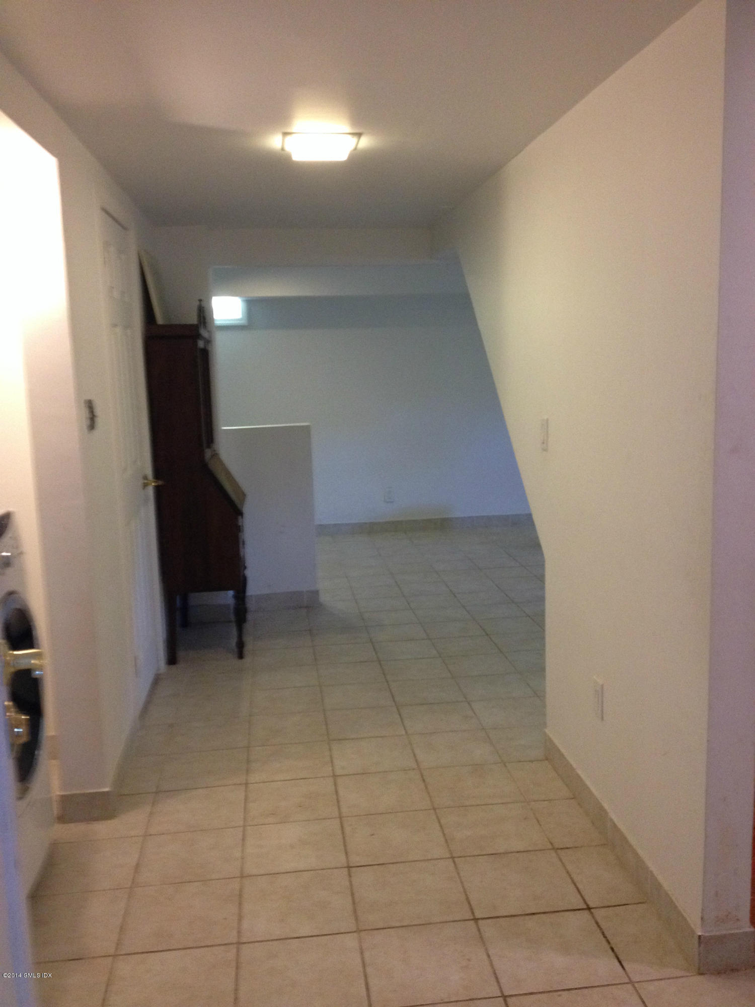 19 Wescott Street Riverside, CT 06878 - Photo 11 of 13 an empty room with windows