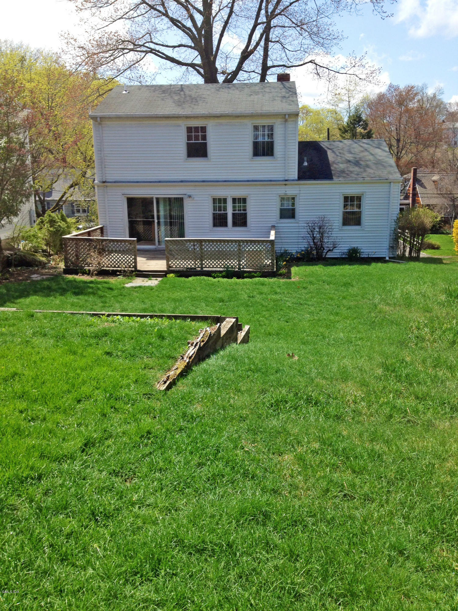 19 Wescott Street Riverside, CT 06878 - Photo 12 of 13 a front view of a house with yard and green space