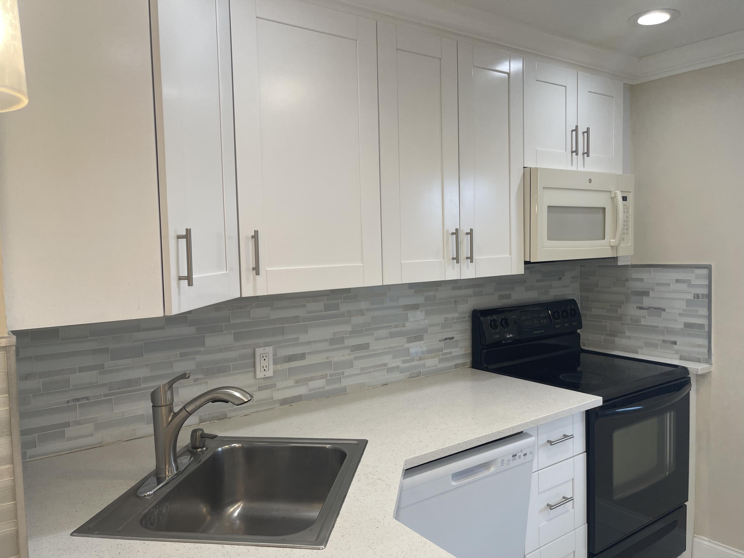 9210 Southwest 3rd Street, Unit 216 Boca Raton, FL 33428 - Photo 5 of 14 752A8C95-F069-43D3-9480-07267F057111