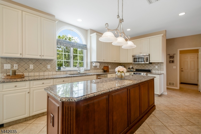 23 Deer Path Hillsborough, NJ 08844 - Photo 11 of 37