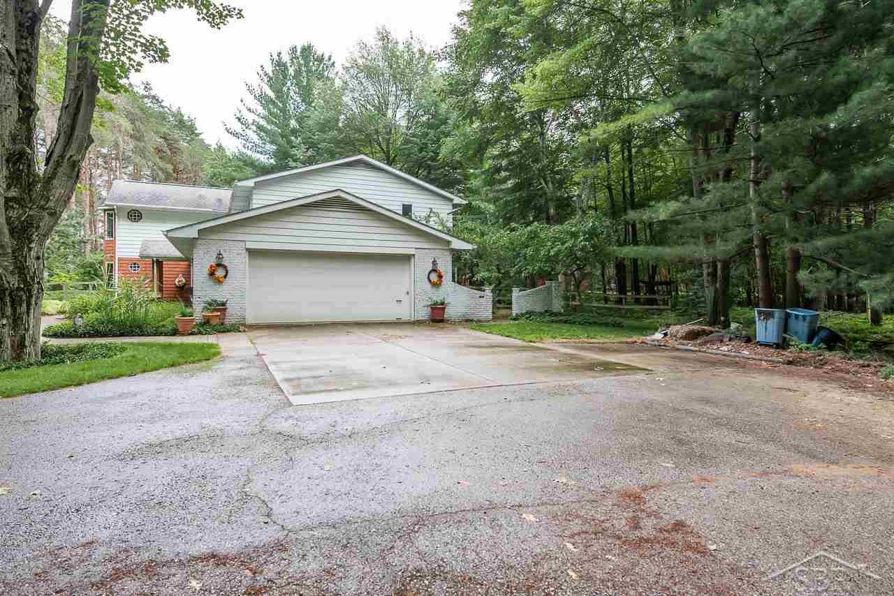 3829 North Gleaner Road Freeland, MI 48623 - Photo 10 of 52 31388064-9.JPG