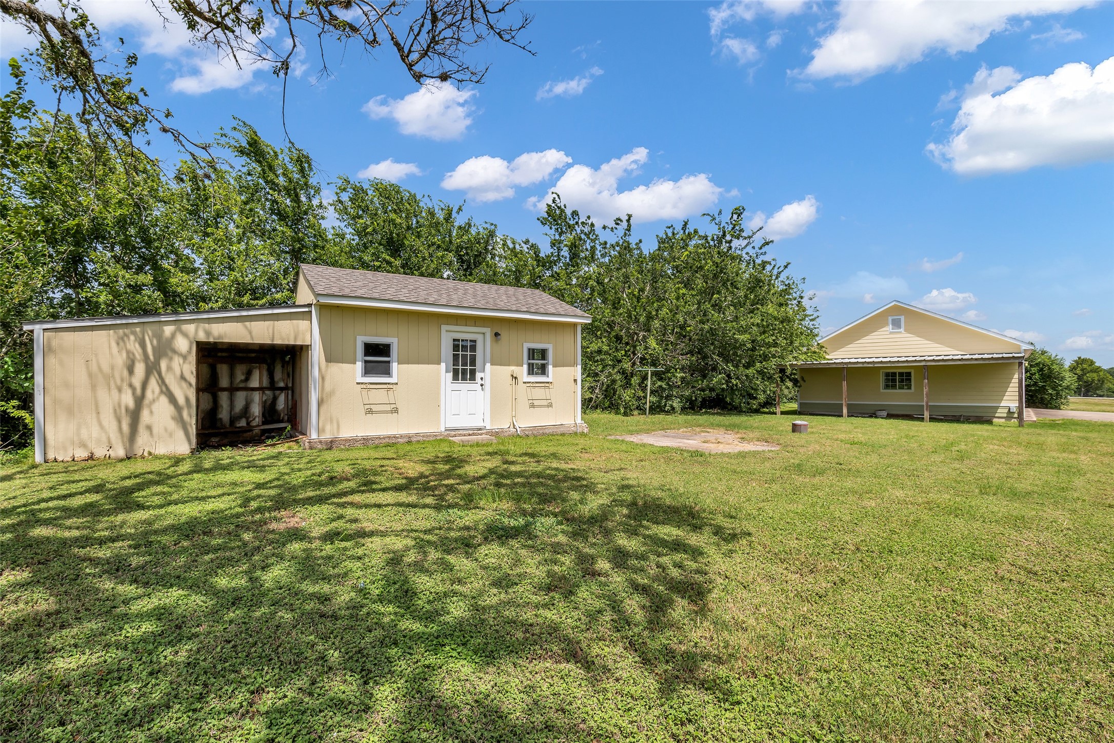1075 Harrisburg Road Brenham, TX 77833 - Photo 42 of 48 The hobby house with extra utility storage