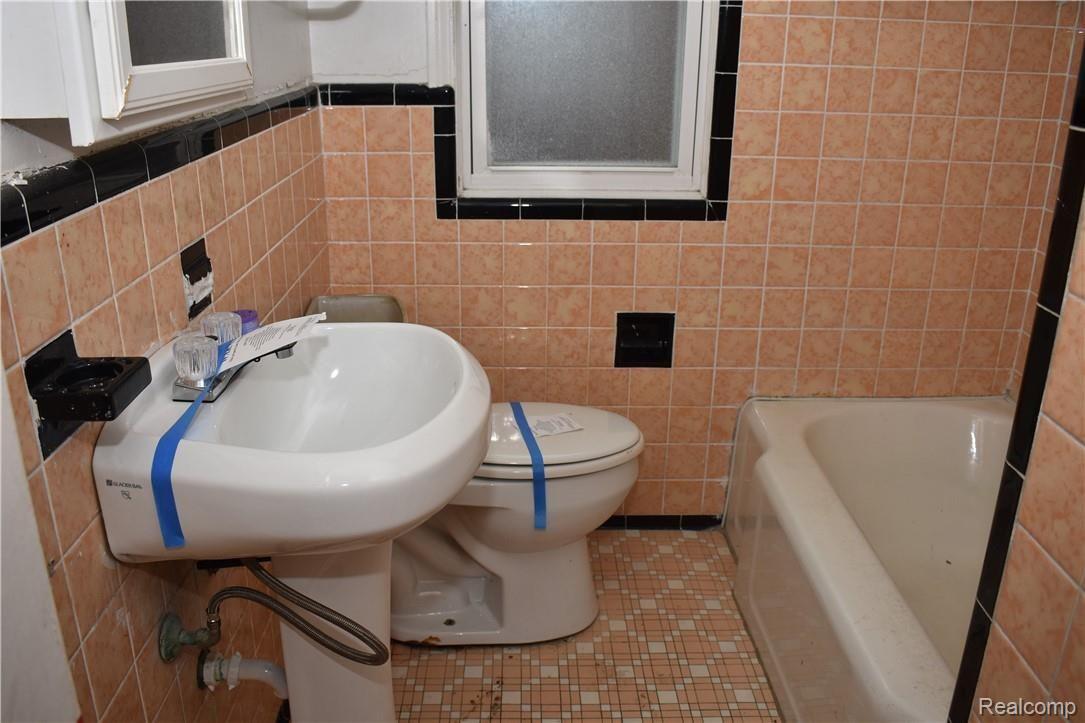 10982 Roxbury Street Detroit, MI 48224 - Photo 14 of 22 DSC_0898.JPG