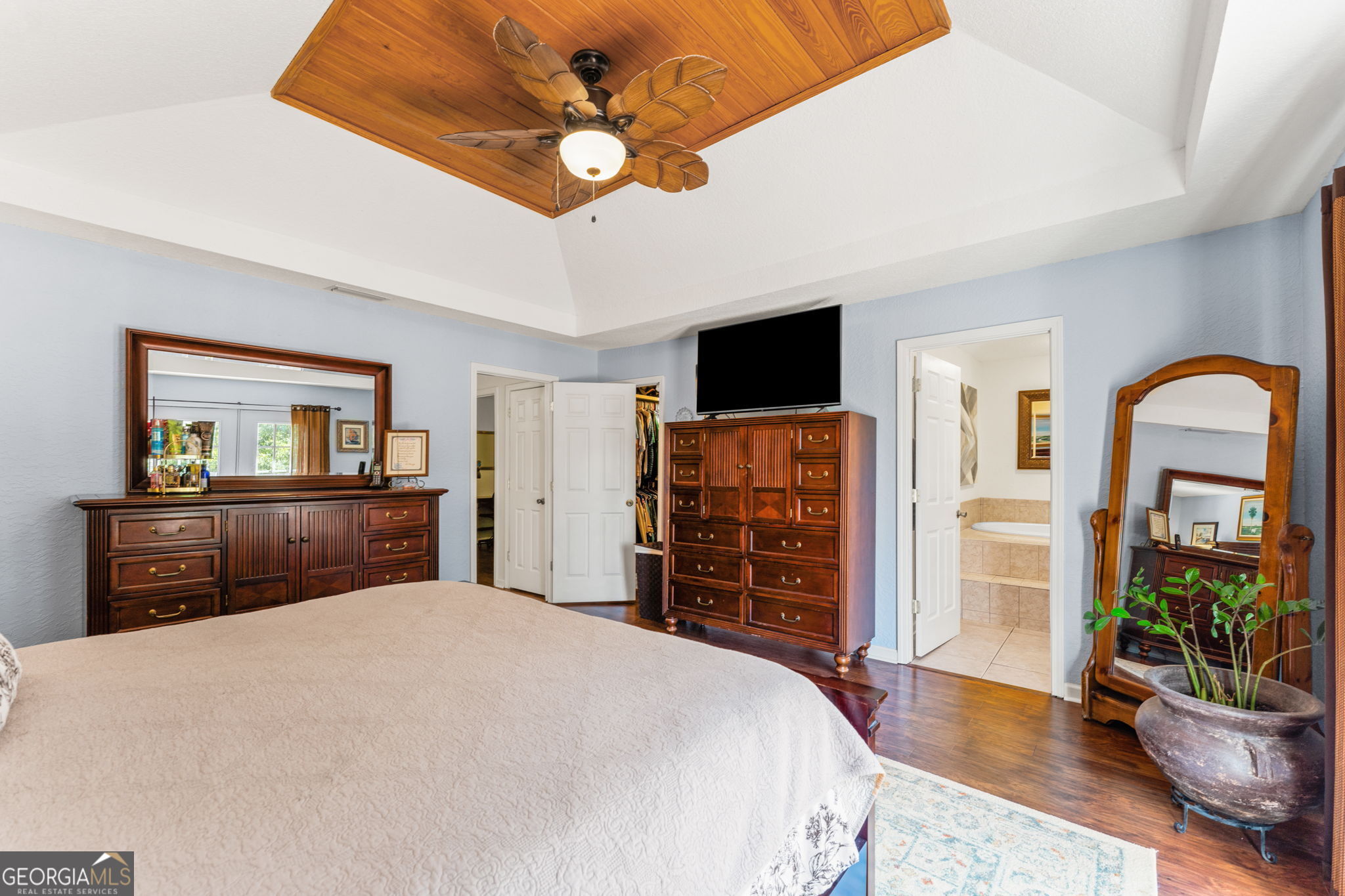 323 St Marys River Bluff Road St. George, GA 31562 - Photo 19 of 43 a bedroom with furniture and a flat screen tv