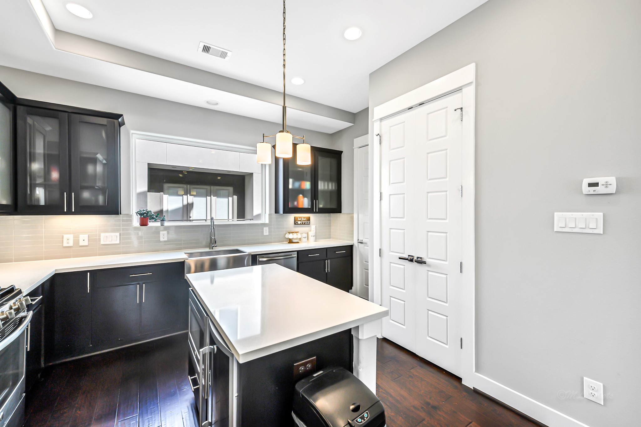 3105 Gillespie Street Houston, TX 77020 - Photo 21 of 43 a kitchen with a table and chairs in it