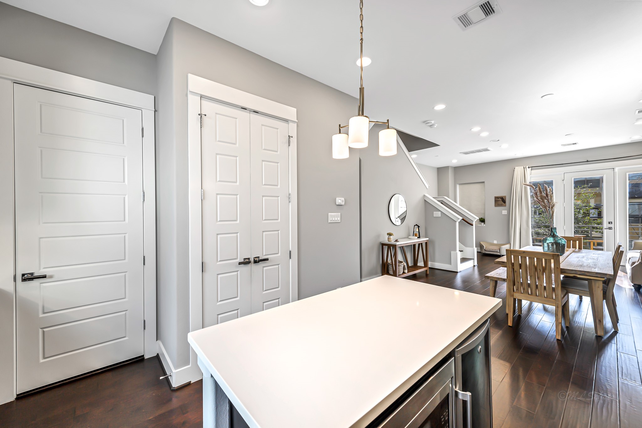 3105 Gillespie Street Houston, TX 77020 - Photo 23 of 43 a large kitchen with a table and chairs