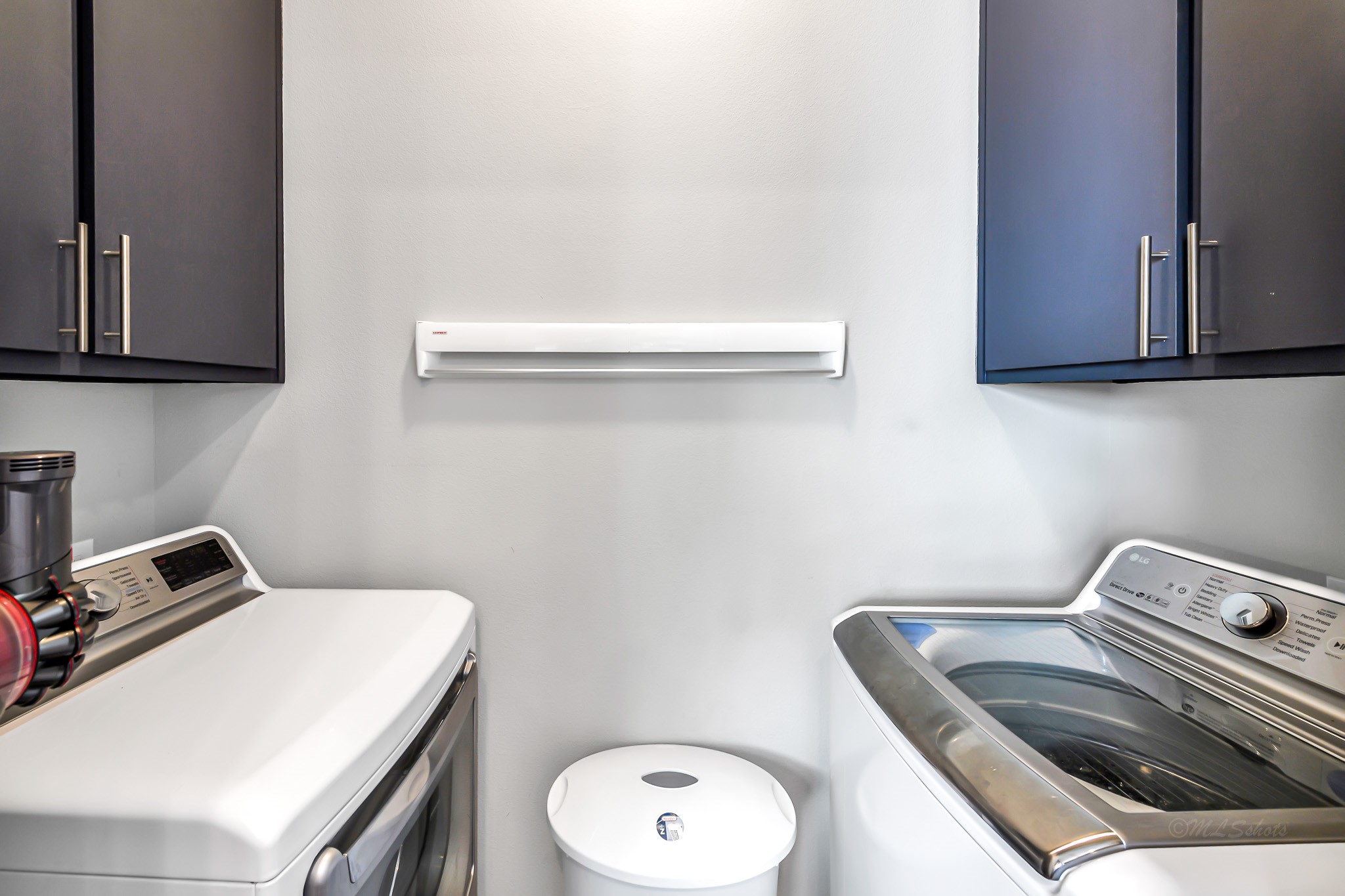 3105 Gillespie Street Houston, TX 77020 - Photo 24 of 43 a bathroom with a toilet sink and mirror