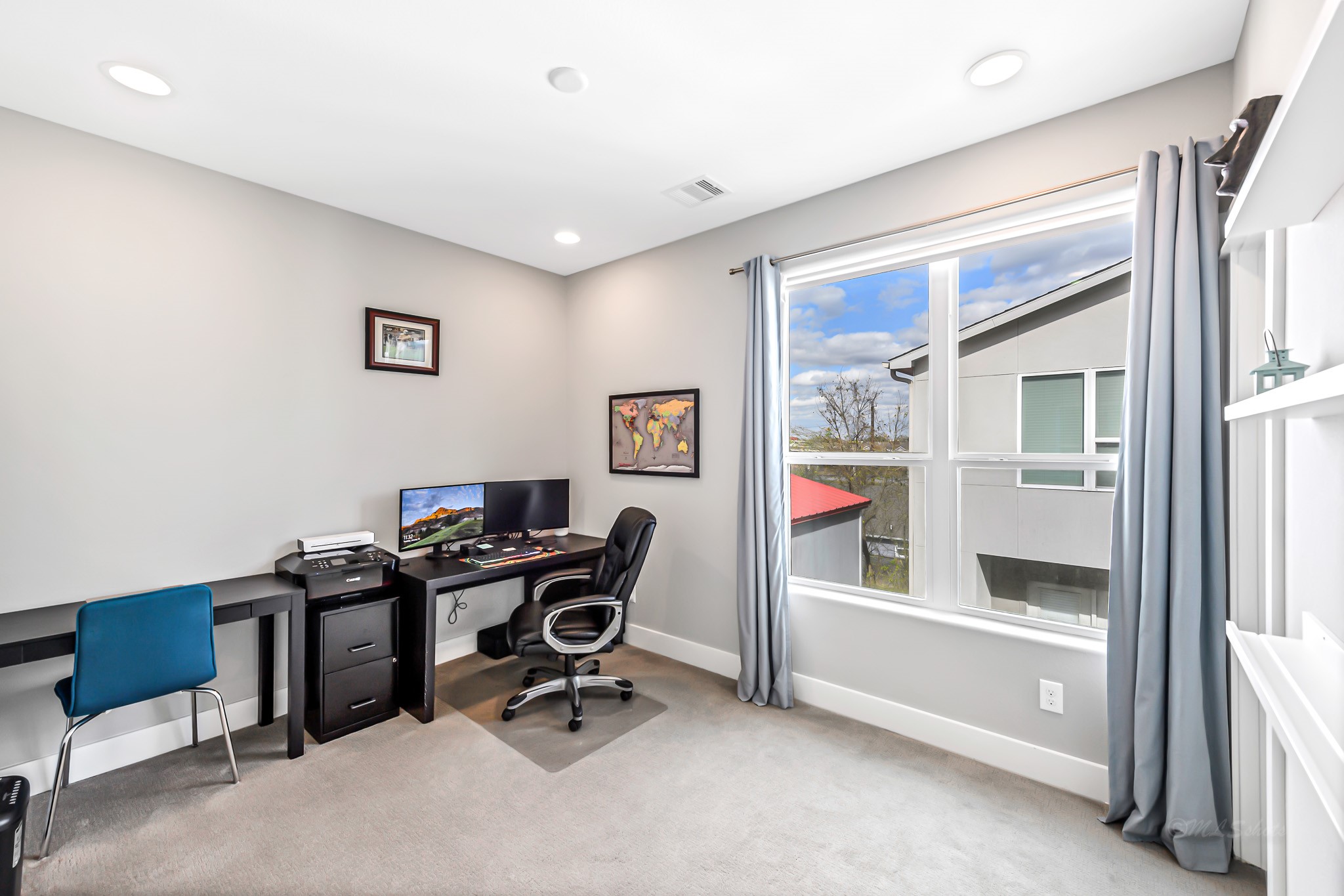 3105 Gillespie Street Houston, TX 77020 - Photo 25 of 43 a view of a workspace with furniture