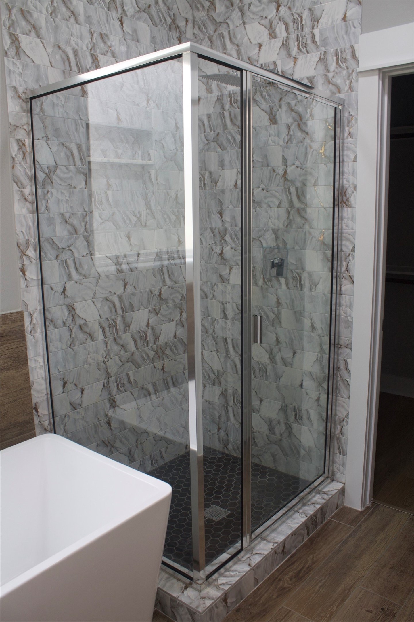 3105 Gillespie Street Houston, TX 77020 - Photo 35 of 43 a bathroom with a bathtub and shower