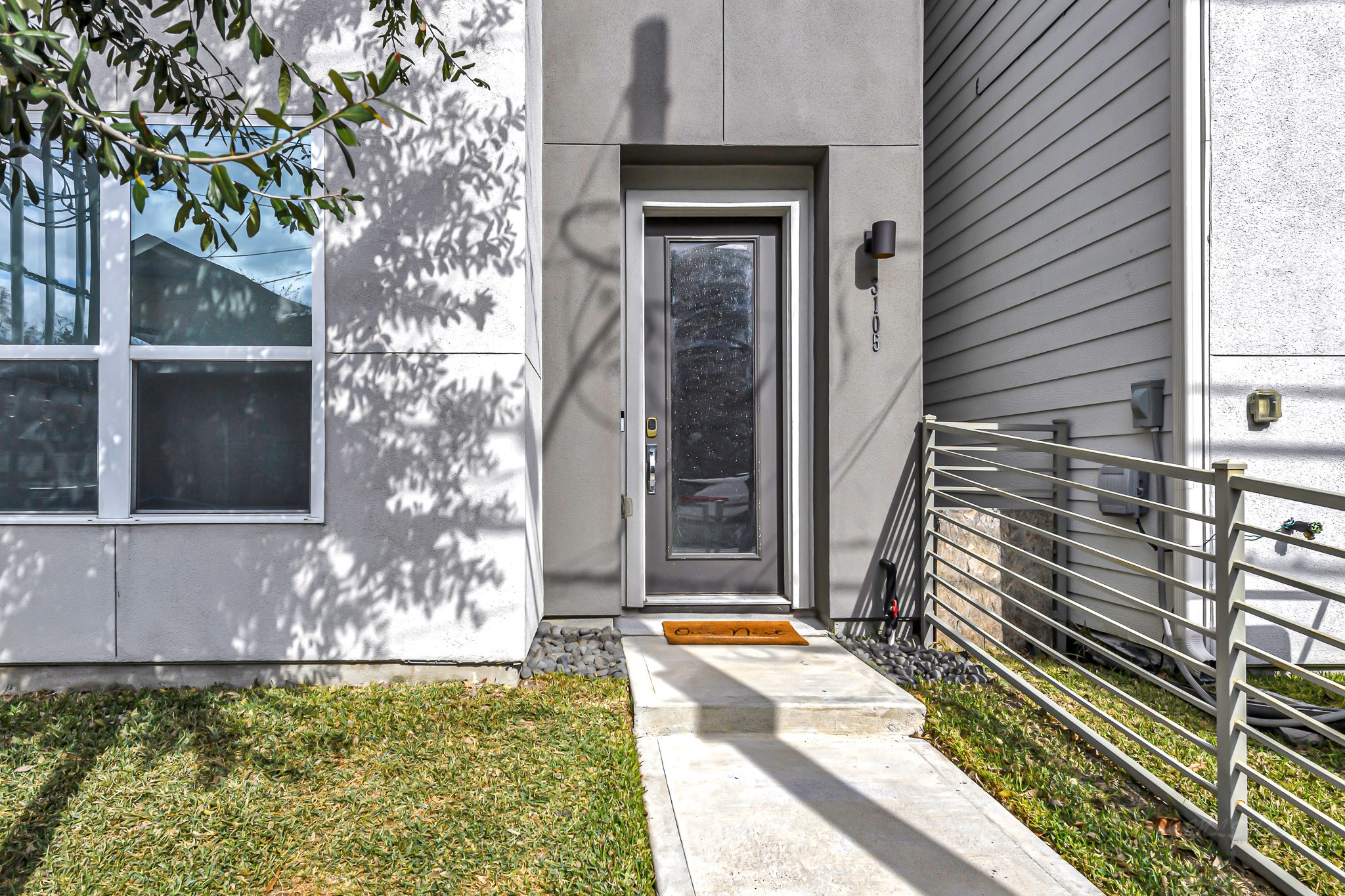 3105 Gillespie Street Houston, TX 77020 - Photo 4 of 43 a view of a entryway door of the house