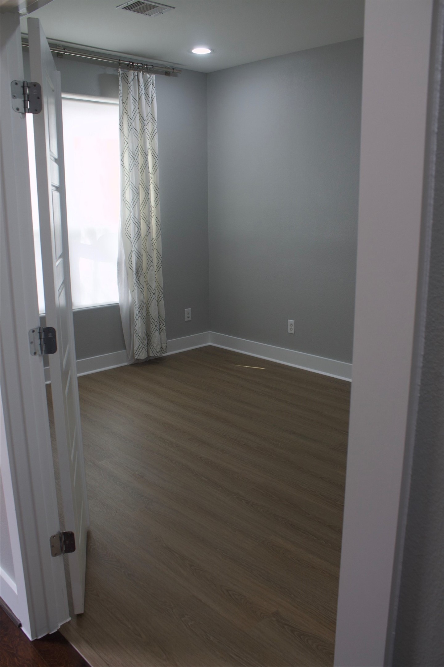 3105 Gillespie Street Houston, TX 77020 - Photo 8 of 43 a view of an empty room with a window