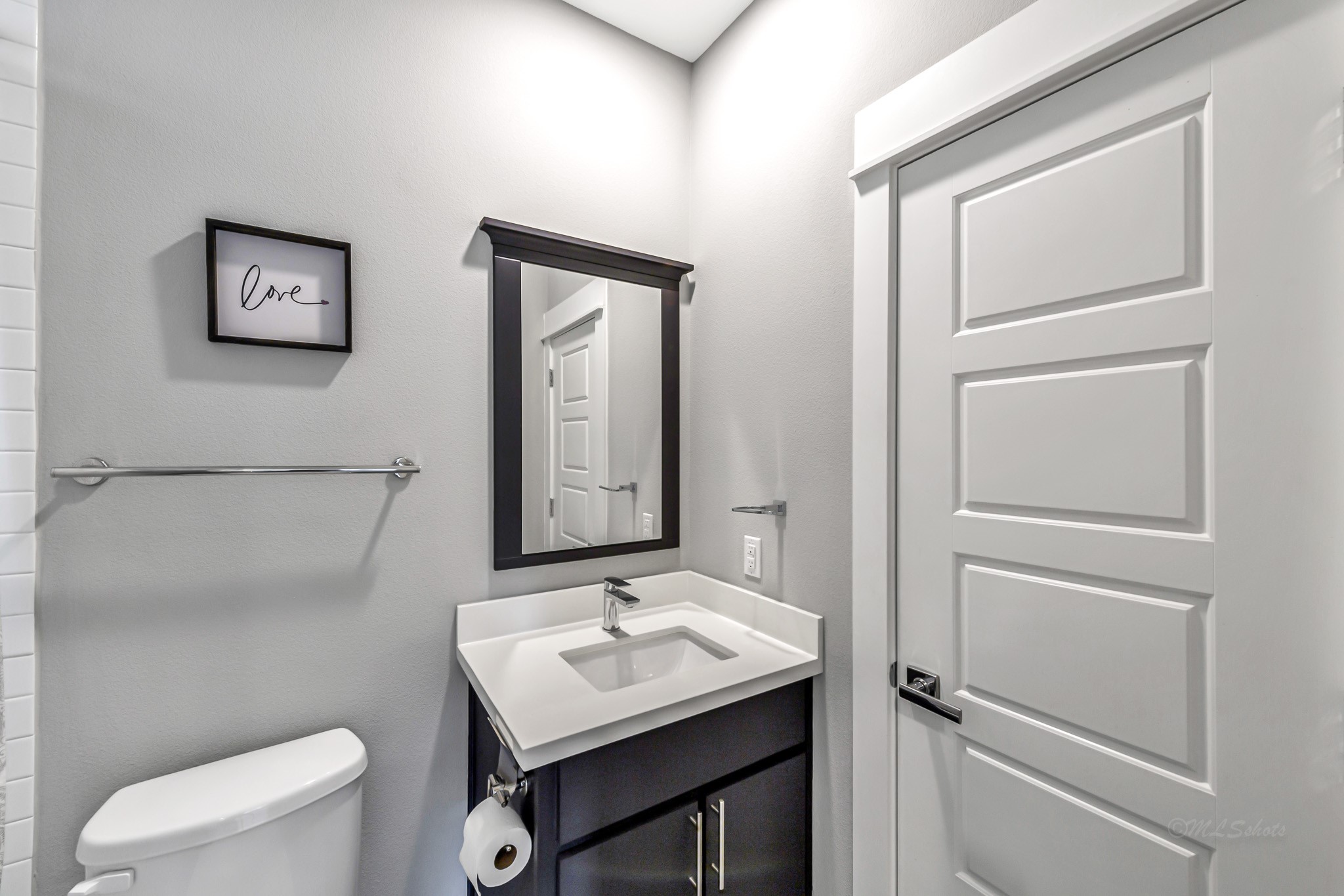 3105 Gillespie Street Houston, TX 77020 - Photo 9 of 43 a bathroom with a sink toilet and mirror
