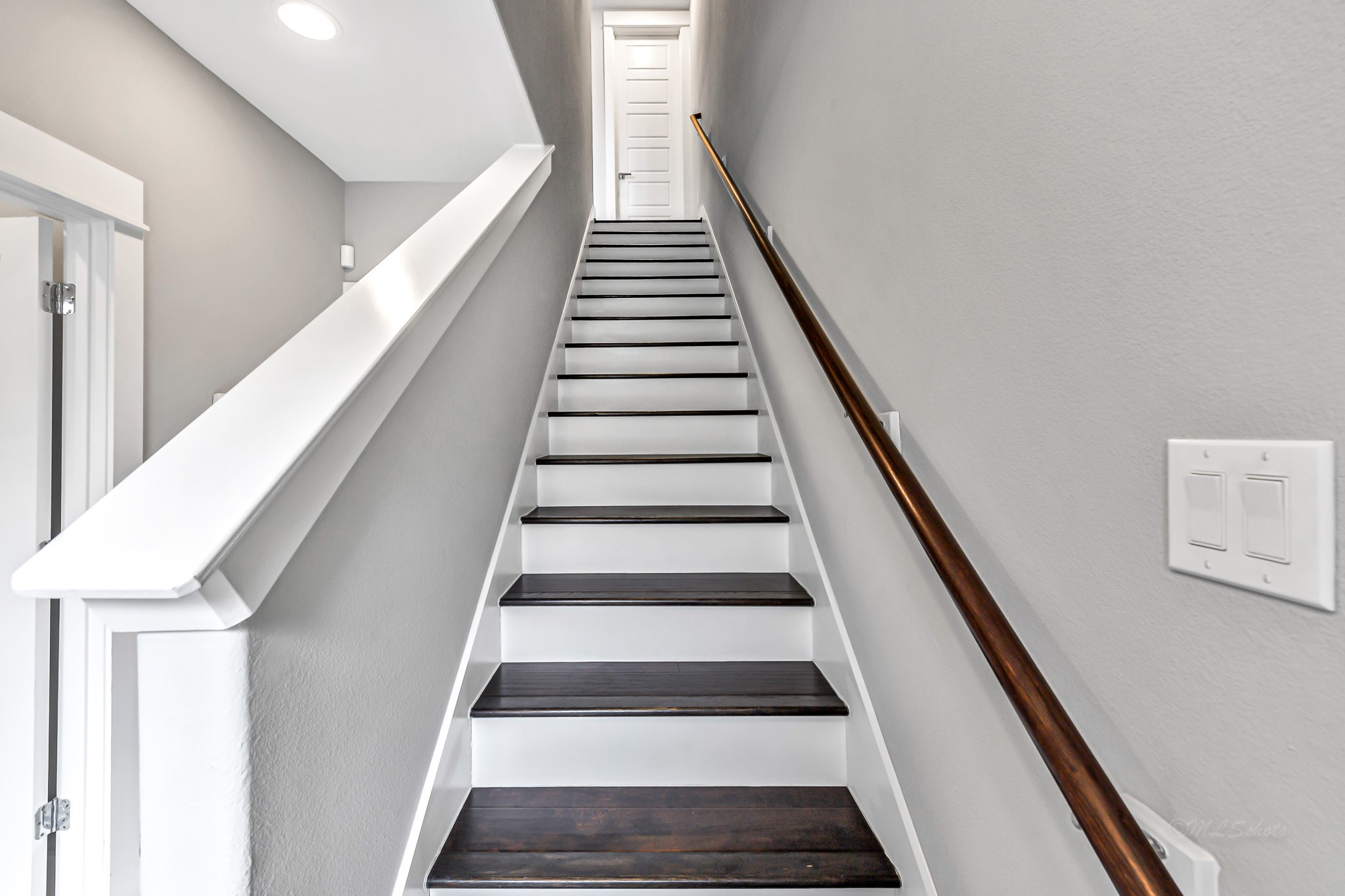 3105 Gillespie Street Houston, TX 77020 - Photo 10 of 43 a view of entryway