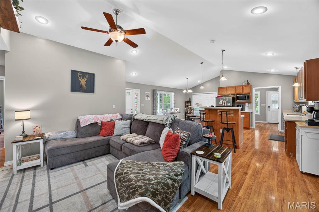 588 Deerfield Road Walnut Hill, IL 62893 - Photo 17 of 46