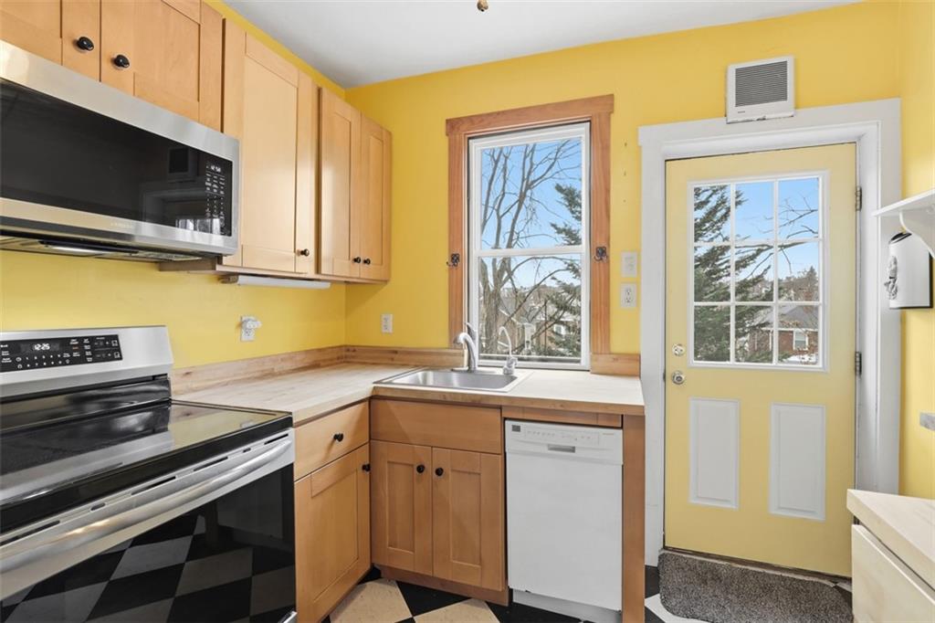 1038 Welfer Street Pittsburgh, PA 15217 - Photo 13 of 43