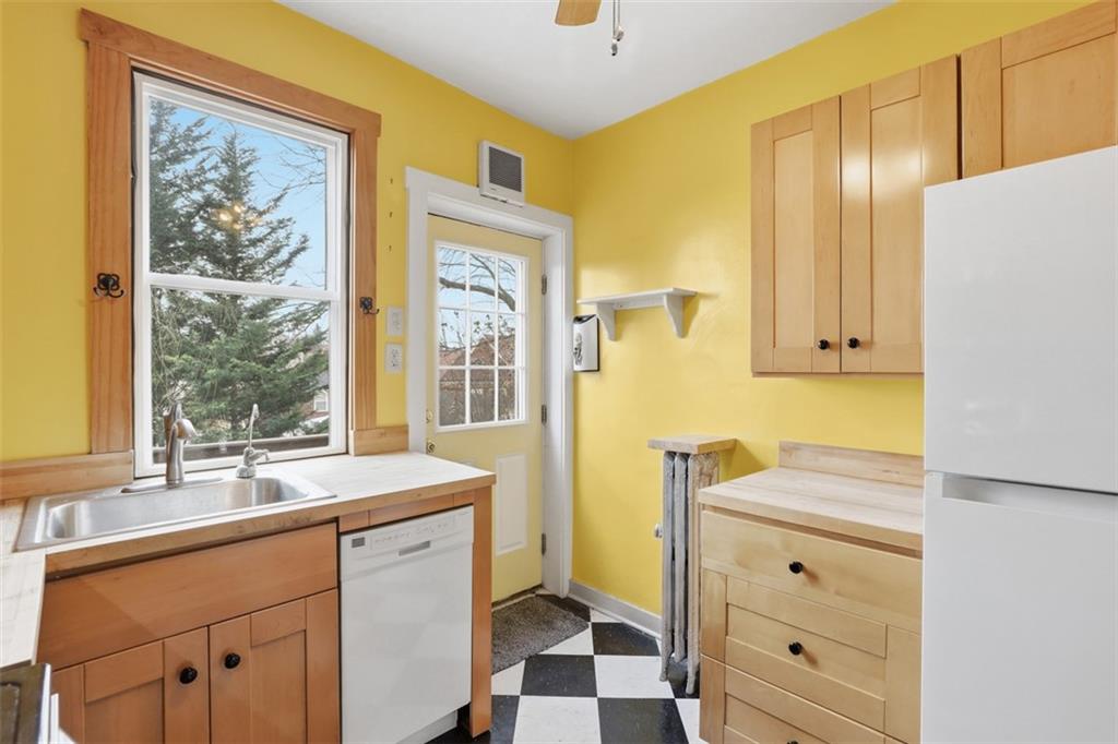 1038 Welfer Street Pittsburgh, PA 15217 - Photo 14 of 43