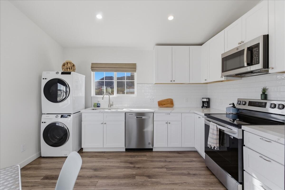 4884 Avenida Del Sol Joshua Tree, CA 92252 - Photo 20 of 66 a kitchen with a stove top oven and cabinets