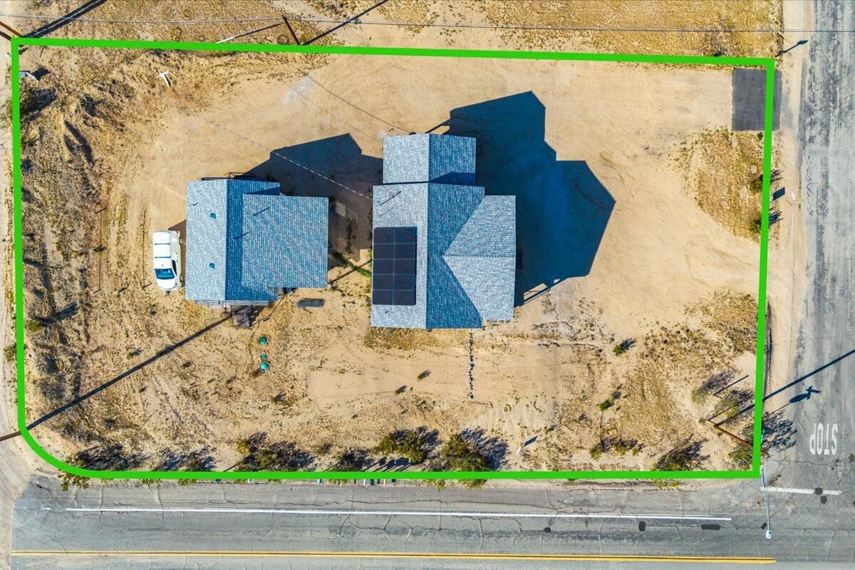 4884 Avenida Del Sol Joshua Tree, CA 92252 - Photo 60 of 66 front view of a house with a yard