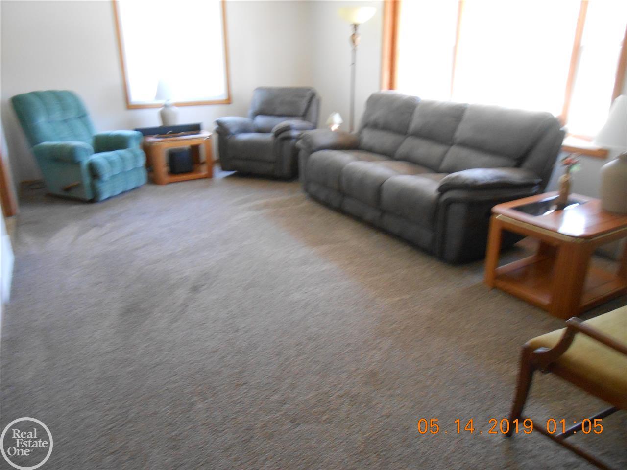 8090 Yale Road Avoca, MI 48006 - Photo 9 of 34 31379922-8.JPG