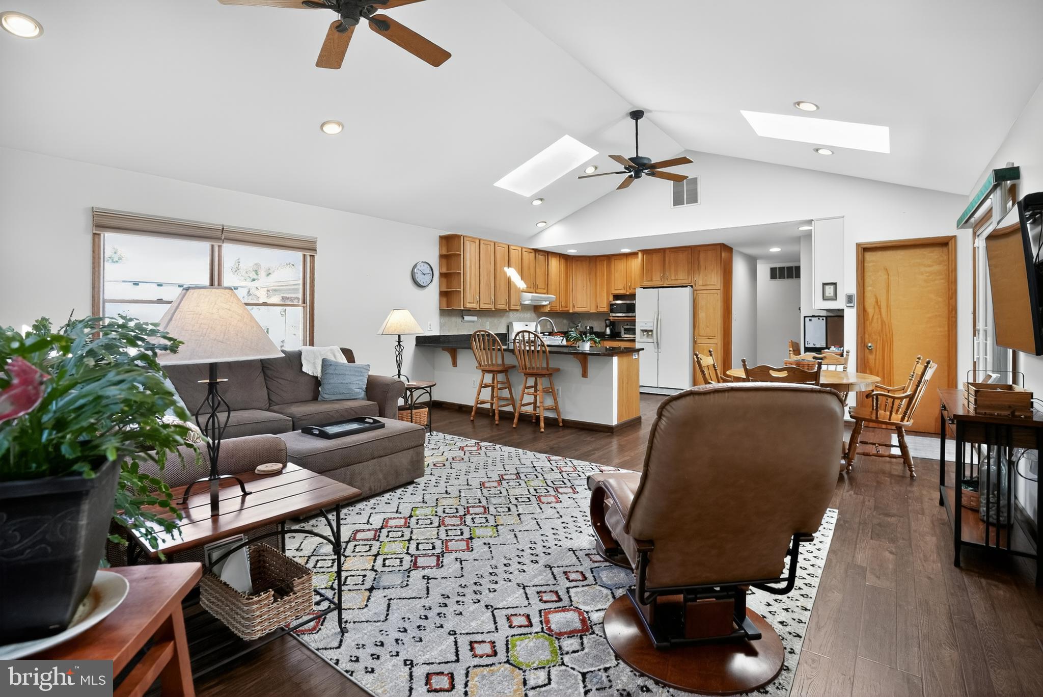 21 Mill Road Burlington, NJ 08016 - Photo 15 of 32 Vaulted ceilings with tons of natural light