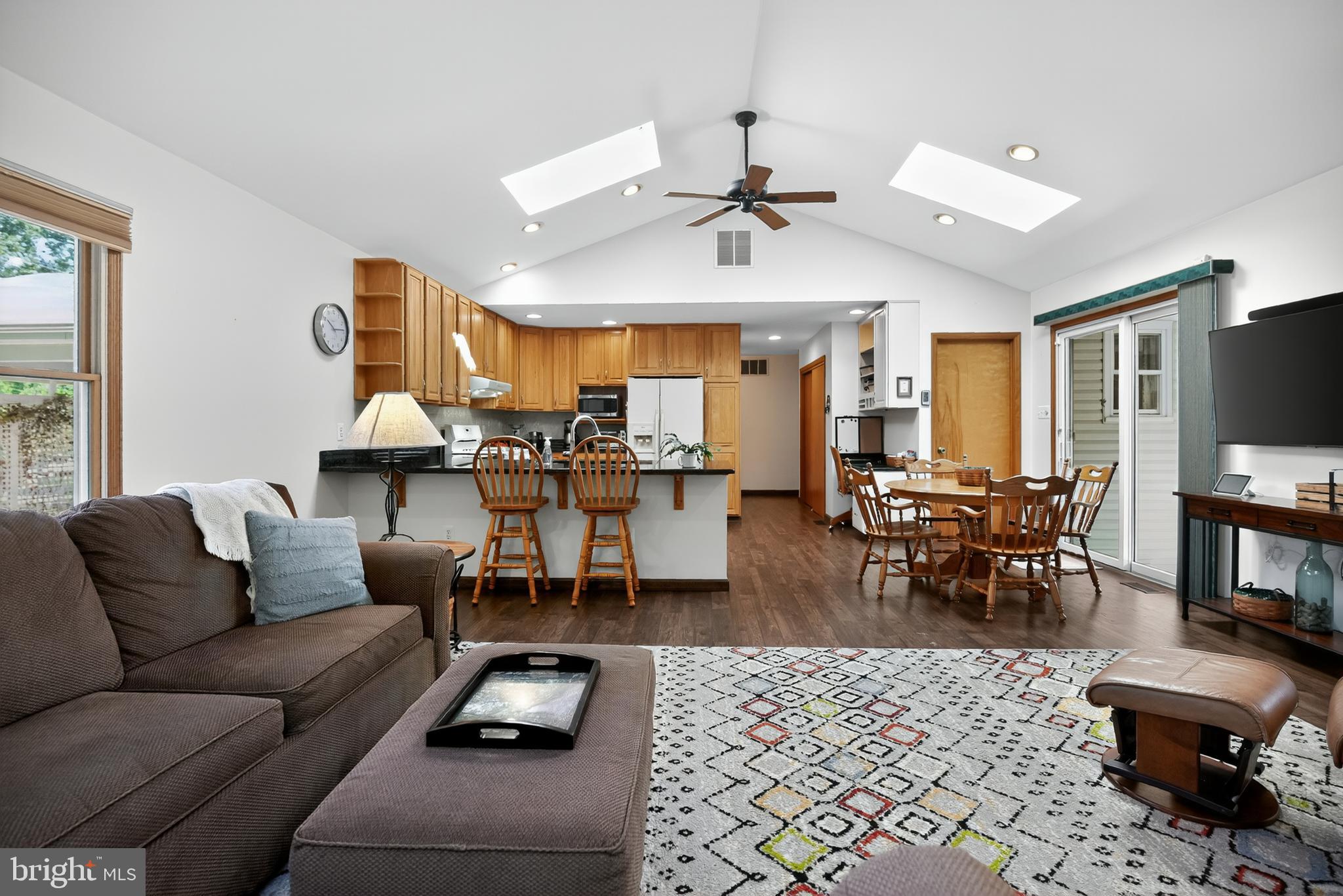 21 Mill Road Burlington, NJ 08016 - Photo 16 of 32 Pergo "Timbercraft" vinyl flooring