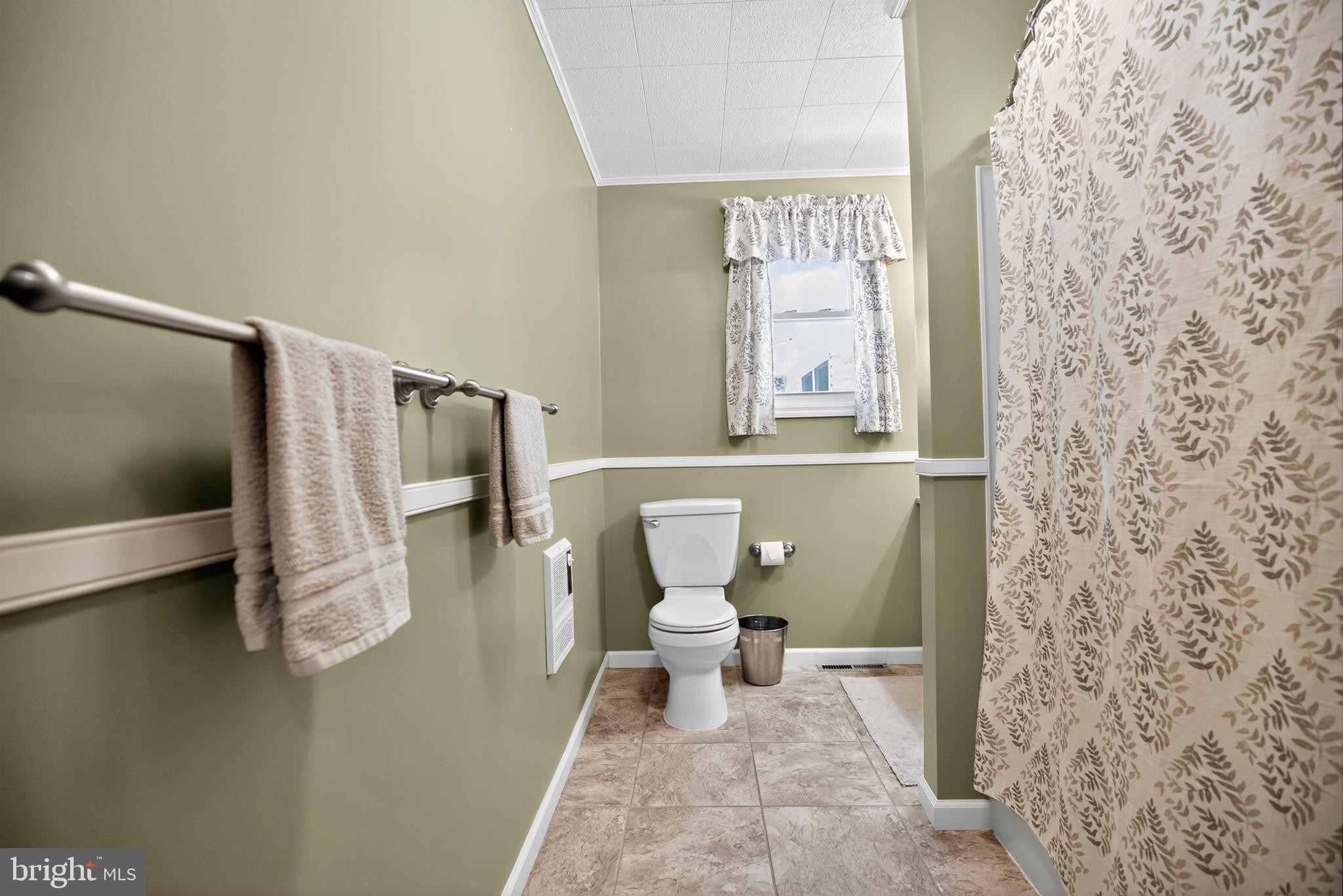 21 Mill Road Burlington, NJ 08016 - Photo 24 of 32 Full hall bath with tub/shower