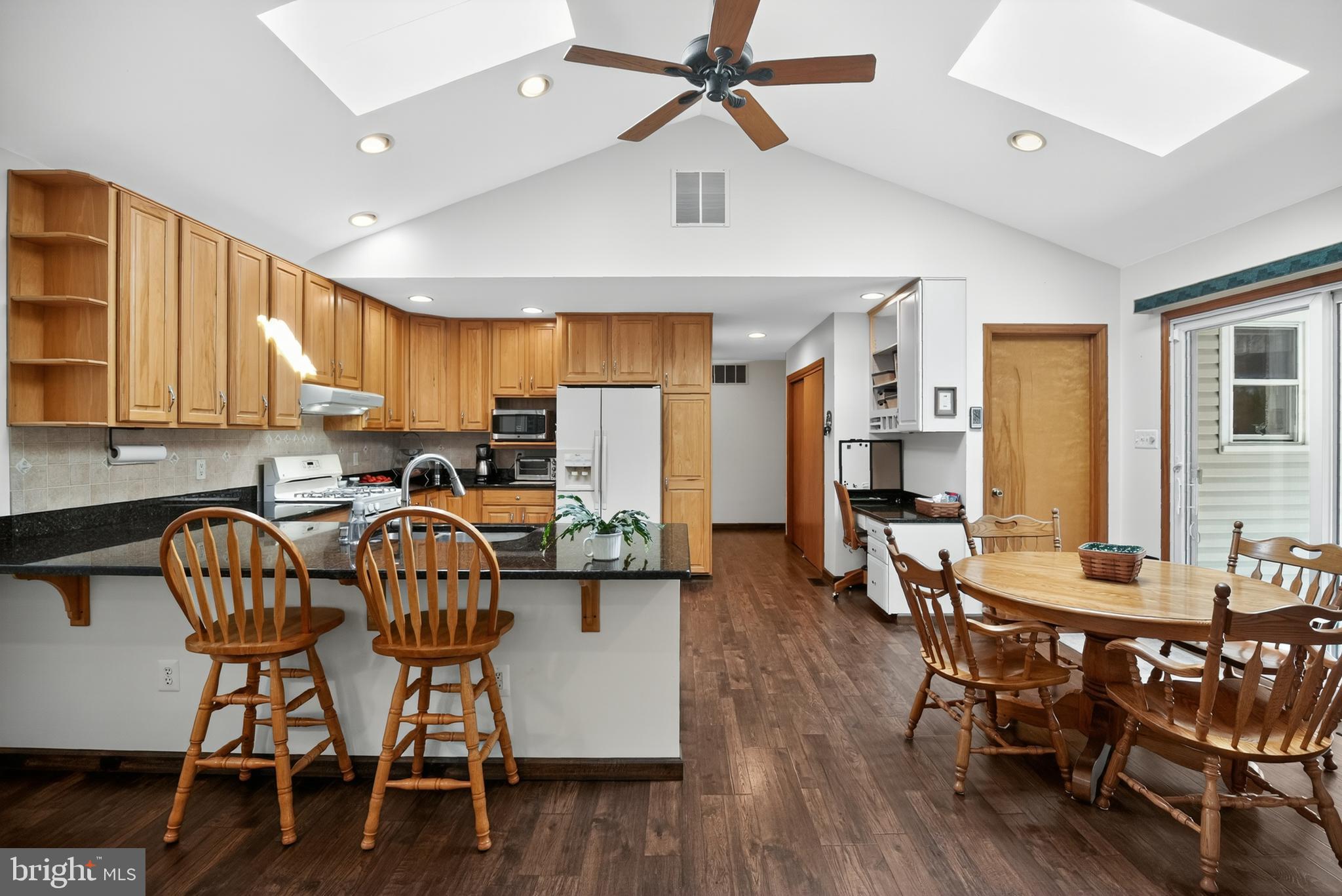 21 Mill Road Burlington, NJ 08016 - Photo 7 of 32 Spacious kitchen with skylights