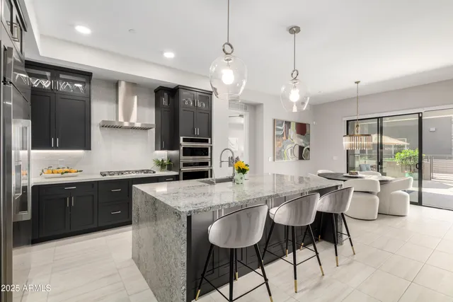 a large kitchen with kitchen island a large island in it