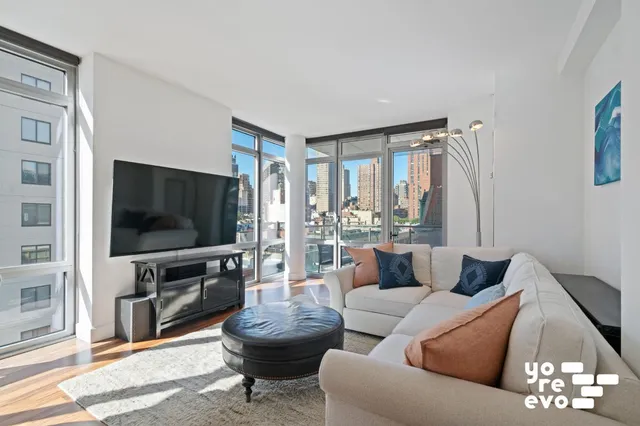 $1,400,000 | 333 East 91st Street, Unit 9D | Upper East Side
