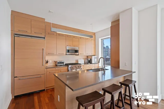 $1,400,000 | 333 East 91st Street, Unit 9D | Upper East Side