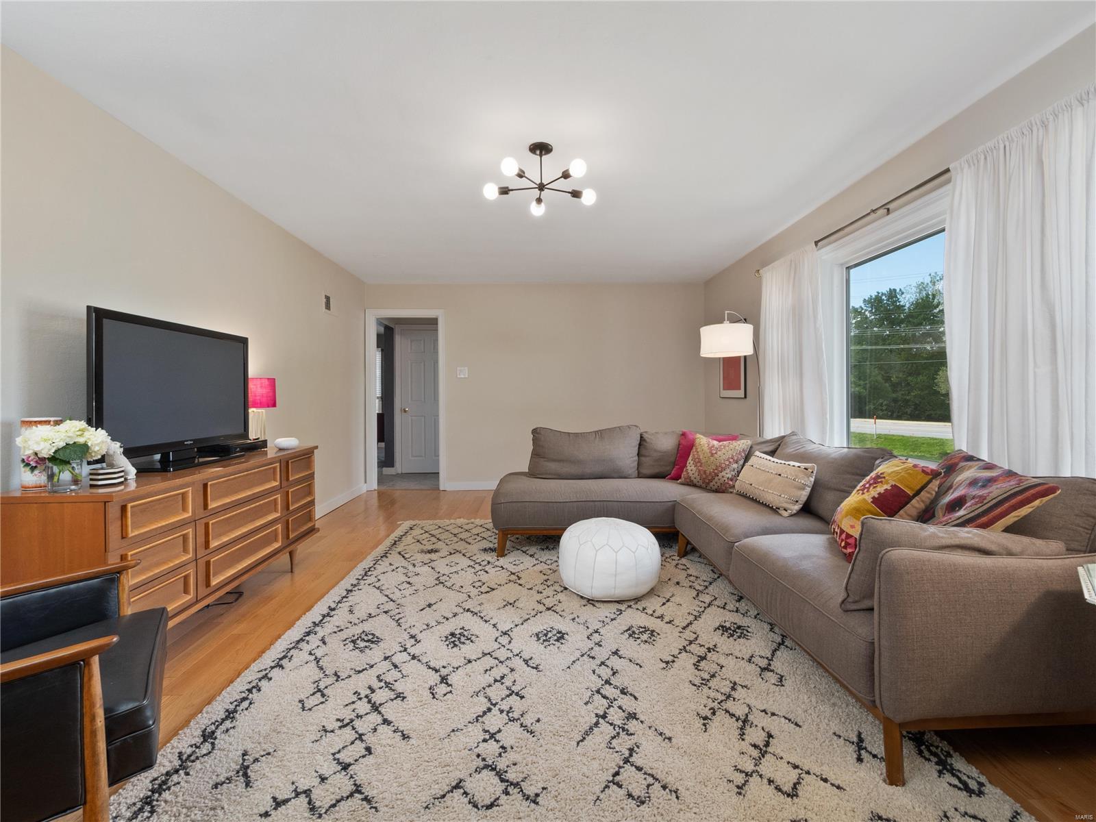 9396 Golden Gate Road Rock Hill, MO 63144 - Photo 5 of 18 Gallery Image 5