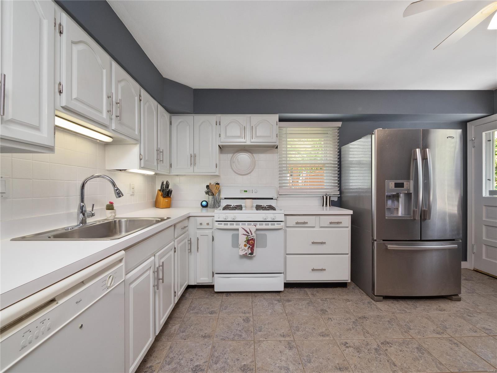 9396 Golden Gate Road Rock Hill, MO 63144 - Photo 6 of 18 Gallery Image 6