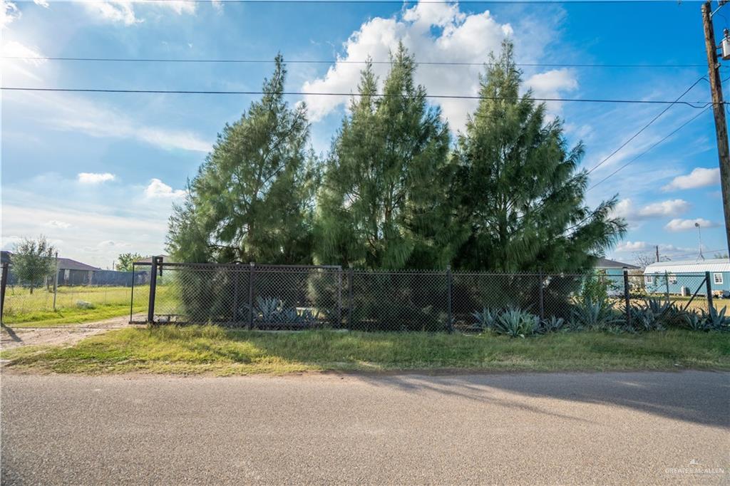 24609 Ocean Street Monte Alto, TX 78538 - Photo 20 of 31 a view of a yard