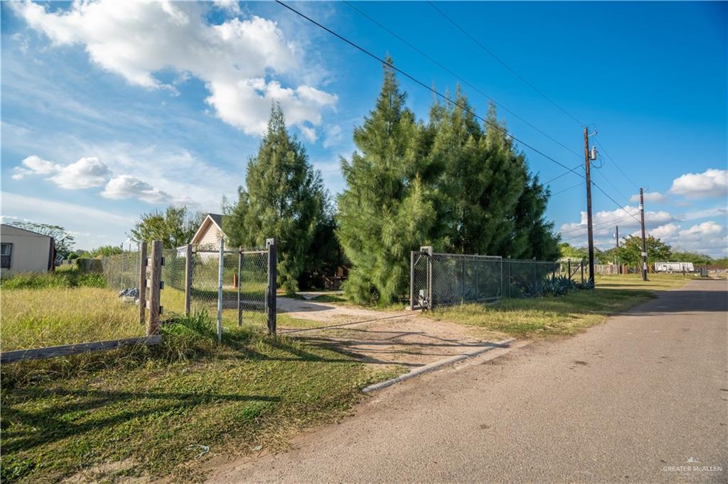 24609 Ocean Street Monte Alto, TX 78538 - Photo 21 of 31 a view of a park