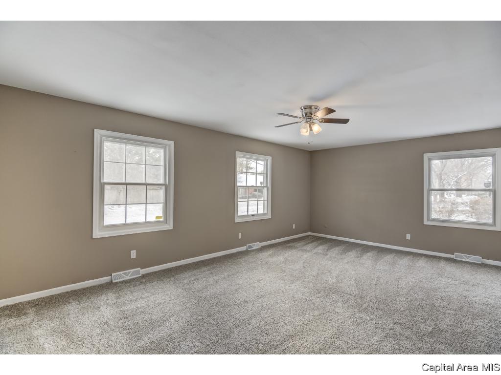 61 Interlacken Road Springfield, IL 62704 - Photo 17 of 36