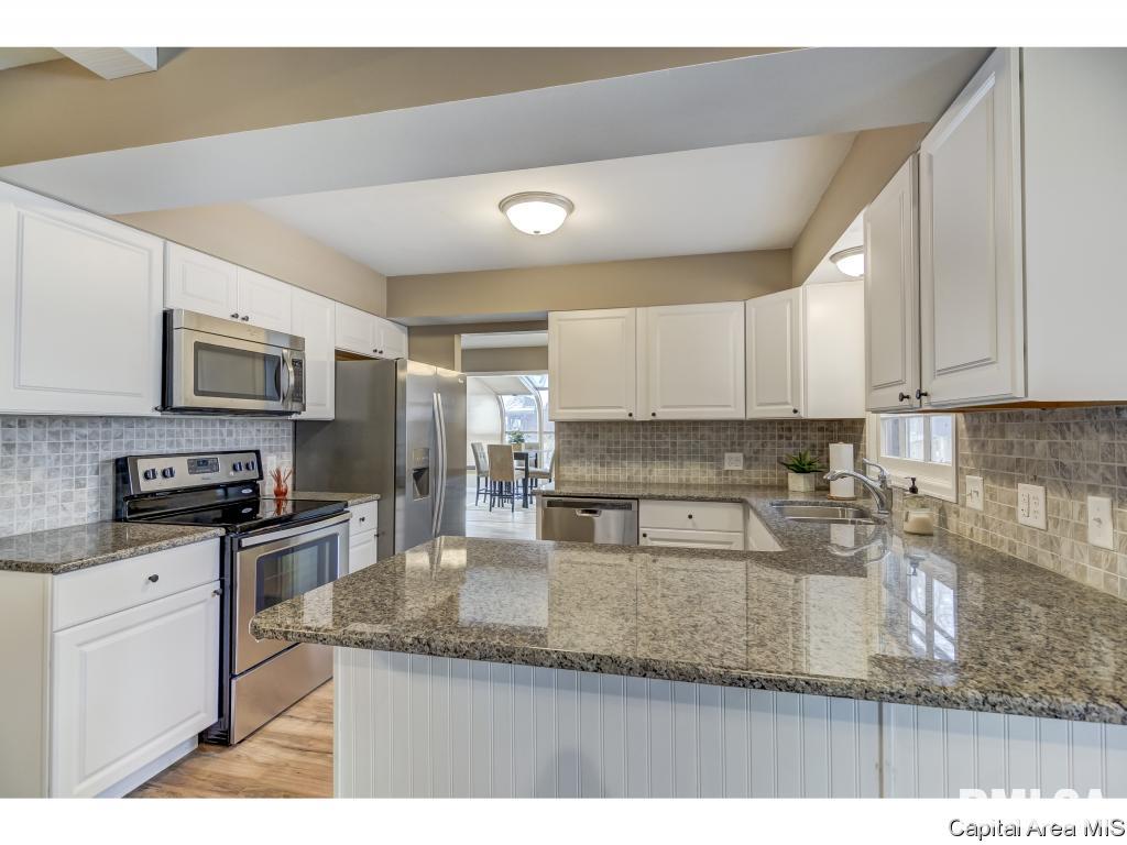 61 Interlacken Road Springfield, IL 62704 - Photo 3 of 36