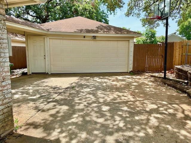 4119 Spring Meadow Lane Flower Mound, TX 75028 - Photo 25 of 28 a backyard of a house