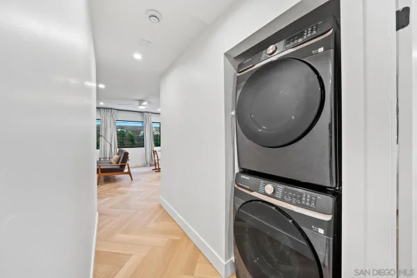 a view of a livingroom with washer and dryer