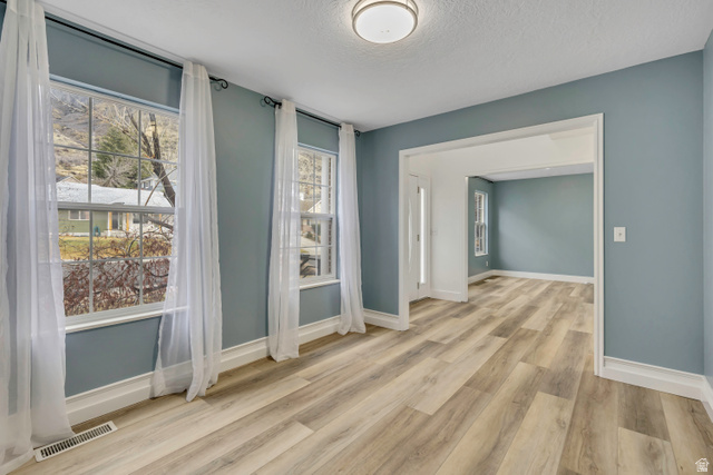 1083 North 700 East Springville, UT 84663 - Photo 11 of 54 View of both flex spaces off the entry