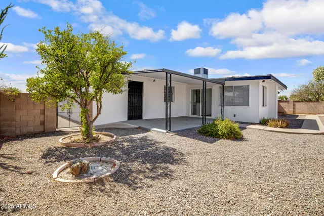 a view of a houses with a pathway